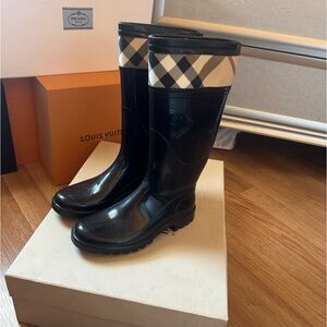 Women Burberry Rain Boot